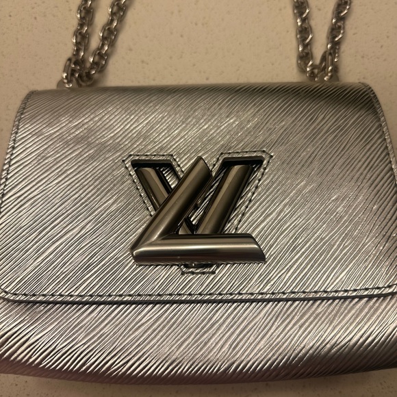 LOUIS VUITTON Twist PM - Picture 7 of 12